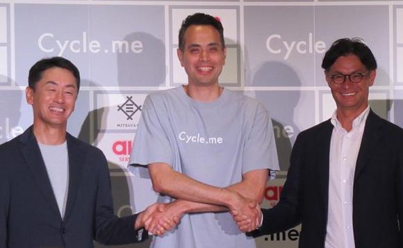 左から、エームサービス代表取締役社長 小谷 周氏、ドットミー代表取締役社長 知念 孝祥 ジョナサン、三井物産流通事業本部 流通ソリューション事業部長 藤井 譲氏